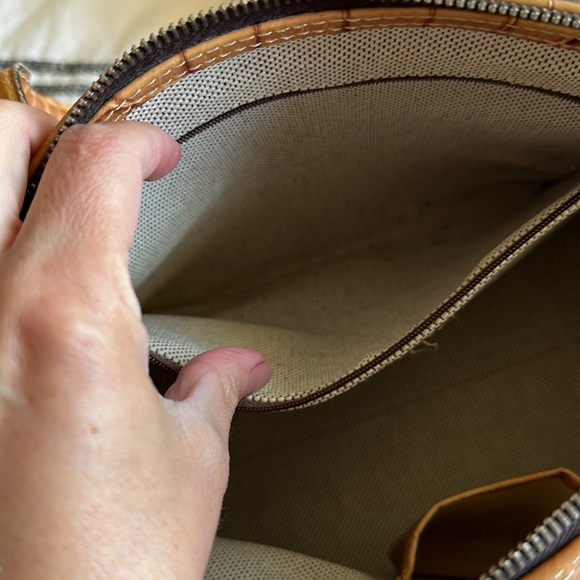 Dooney and Bourke Crocodile Embossed shoulder bag 🐊 - Picture 8 of 13